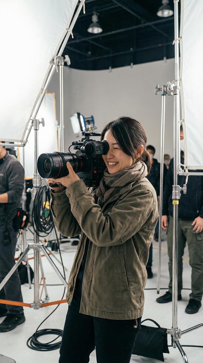 成人视频摄影师